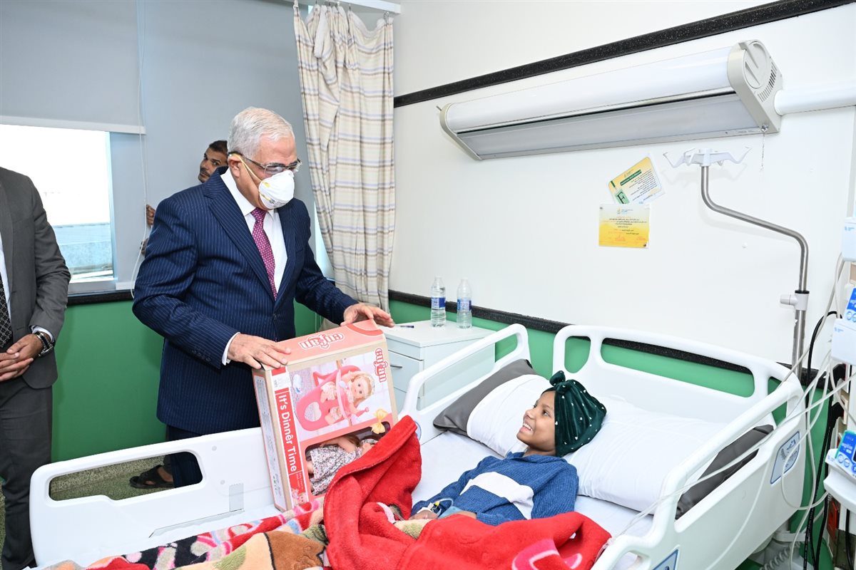 النائب العام يزور مستشفى سرطان الأطفال 57357 