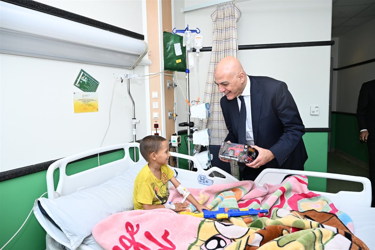 النائب العام يزور مستشفى سرطان الأطفال 57357 