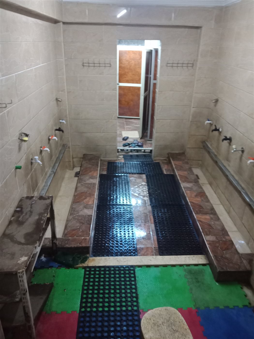 داخل المسجد