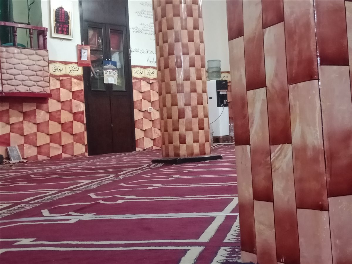 المسجد من الداخل 
