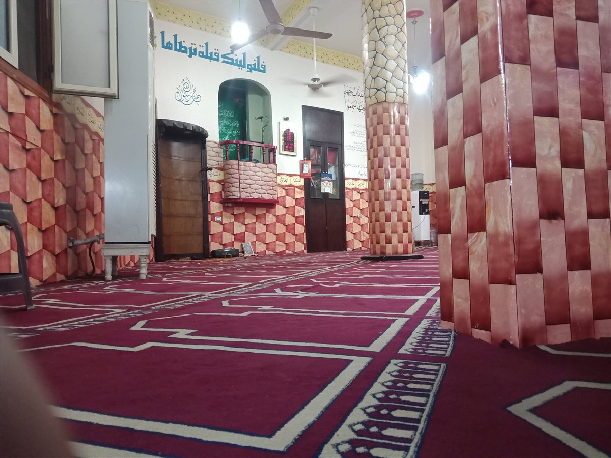 المسجد من الداخل 