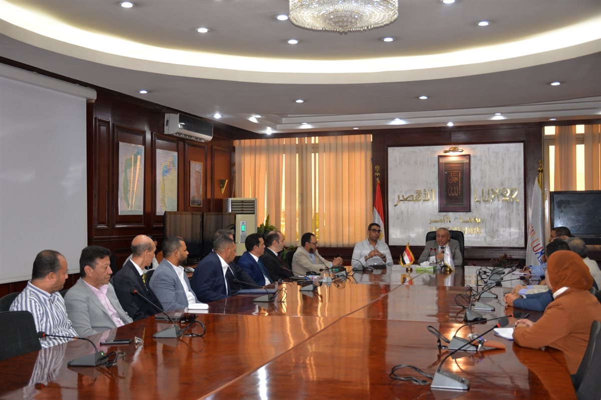 محافظ الأقصر يتابع الاستعدادات للموسم السياحي 