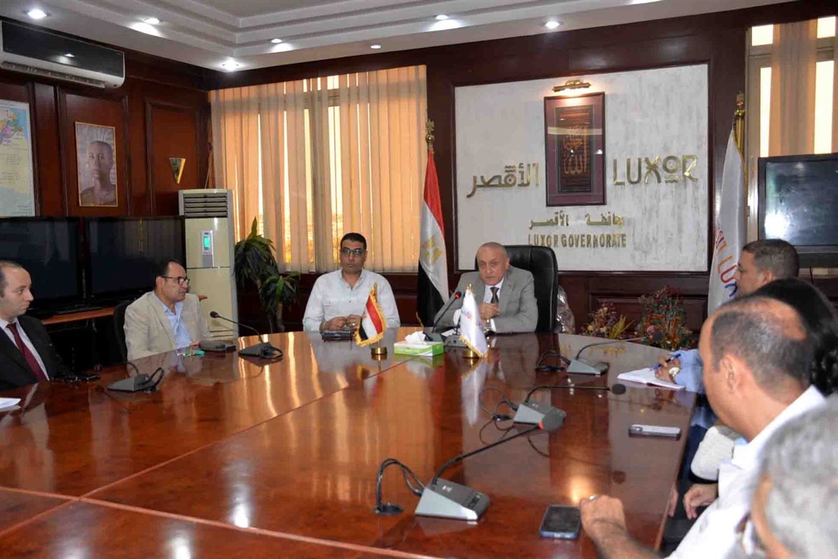 محافظ الأقصر يتابع الاستعدادات للموسم السياحي 