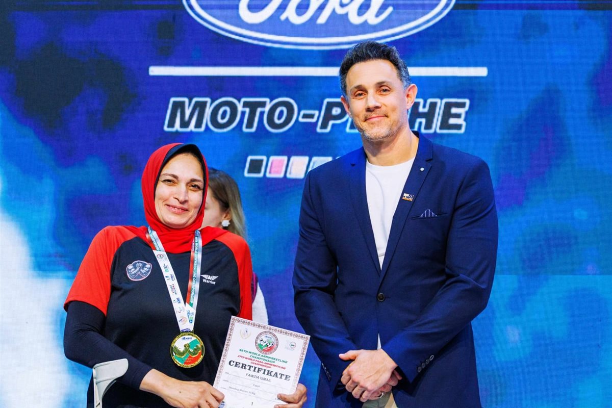 تكريم بطلة العالم في مصارعة الذراعين لذوي الهمم