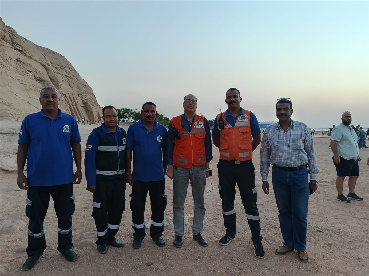 الآلاف من السائحين يتوافدون لمشاهدة تعامد الشمس على وجه رمسيس الثاني بأبو سمبل