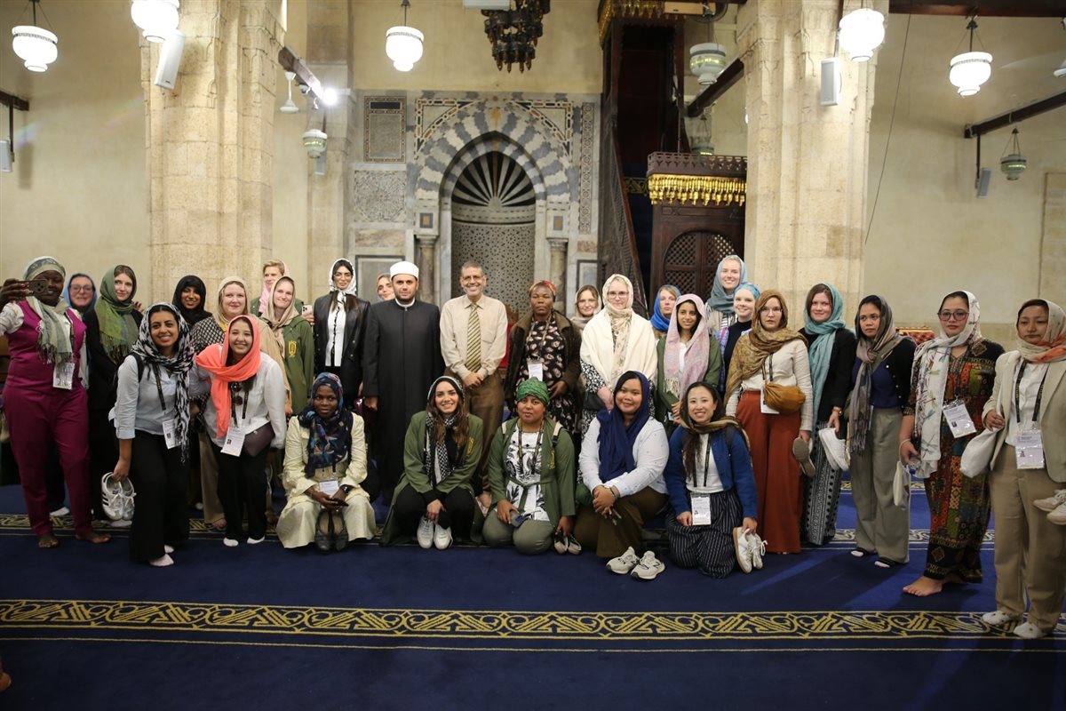 المشرف على الأروقة العلمية يصطحب وفد شباب مجلس الكنائس العالمي في جولة بالجامع الأزهر