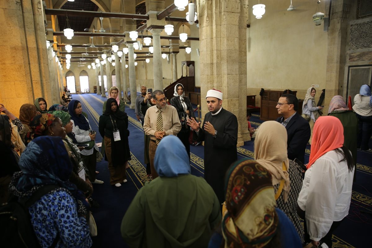 المشرف على الأروقة العلمية يصطحب وفد شباب مجلس الكنائس العالمي في جولة بالجامع الأزهر