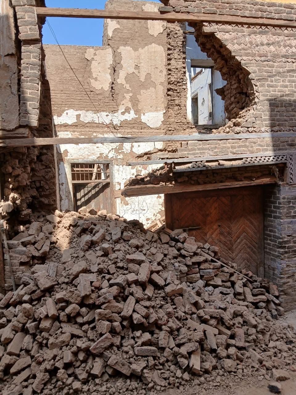 هدم واجهة آثر إسلامى في إسنا يثير الجدل