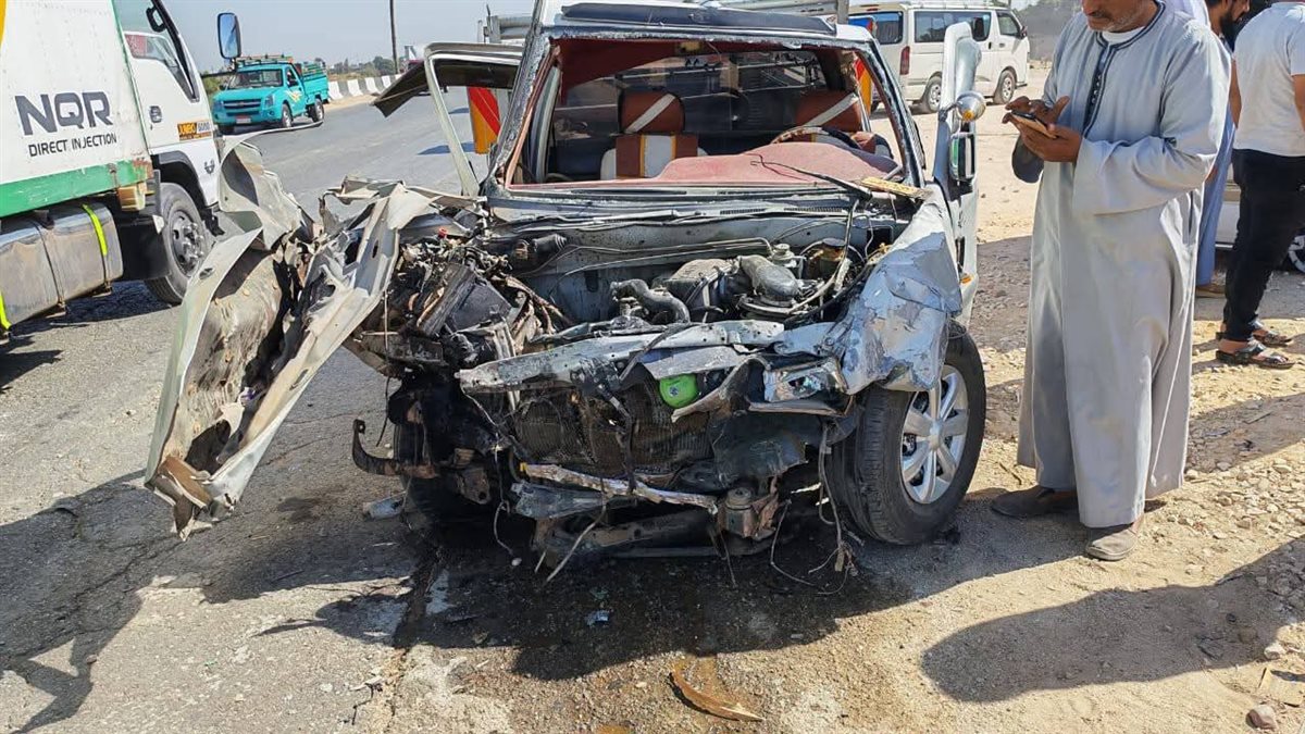 تصادم سيارتين بأسيوط 