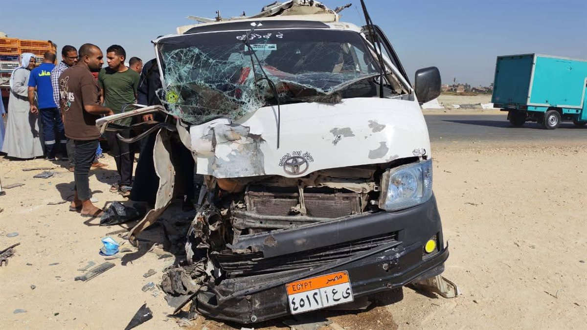 تصادم سيارتين بأسيوط 