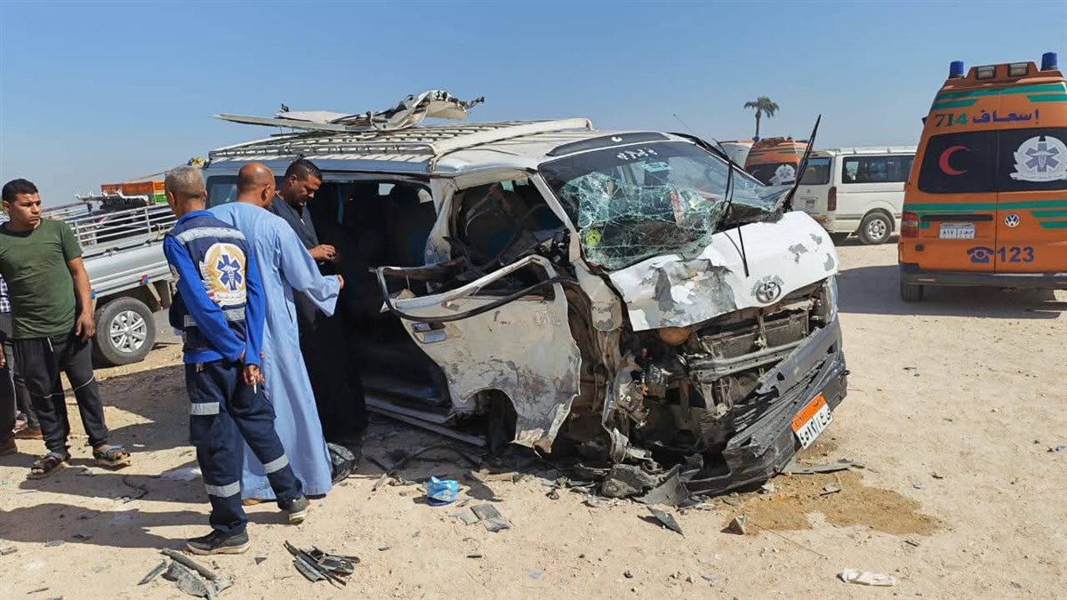 تصادم سيارتين بأسيوط 