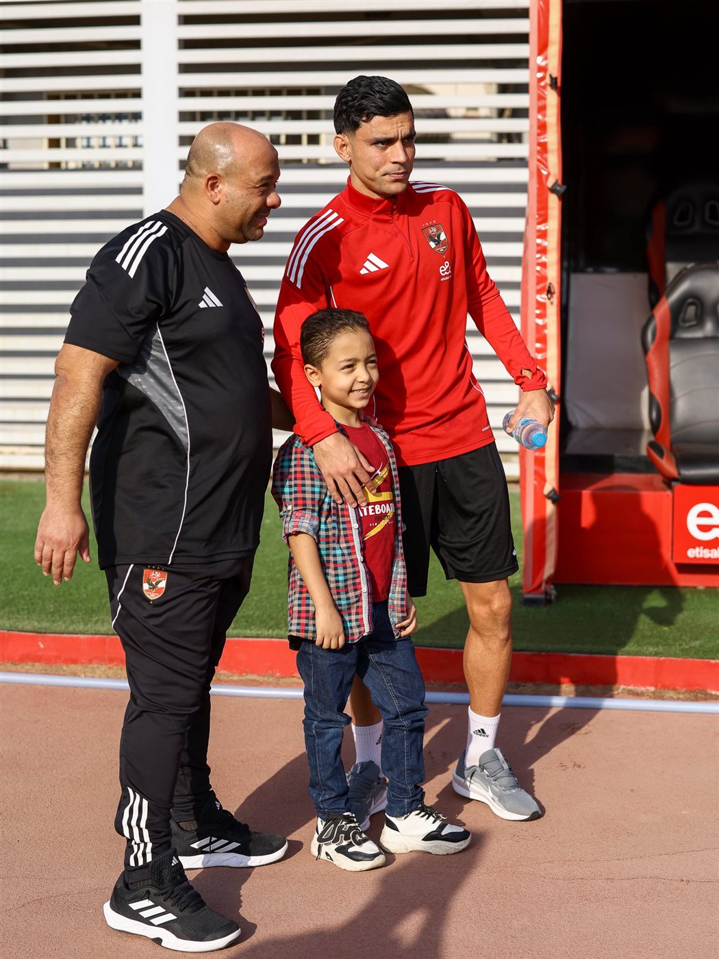 <strong>أول تعليق من والد الطفل محمد مريض النخاع الشوكي بعد استقباله من لاعبي الأهلي في التتش</strong>