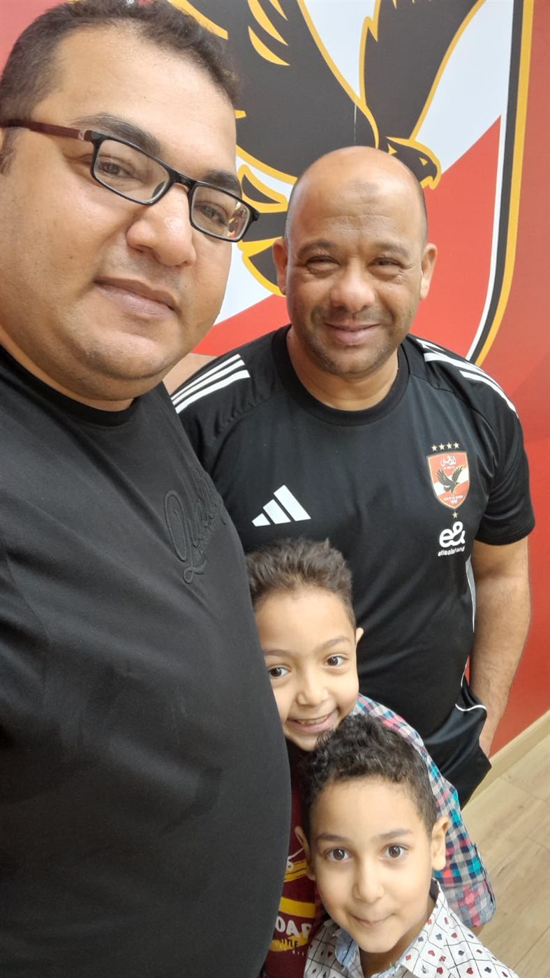 <strong>أول تعليق من والد الطفل محمد مريض النخاع الشوكي بعد استقباله من لاعبي الأهلي في التتش</strong>