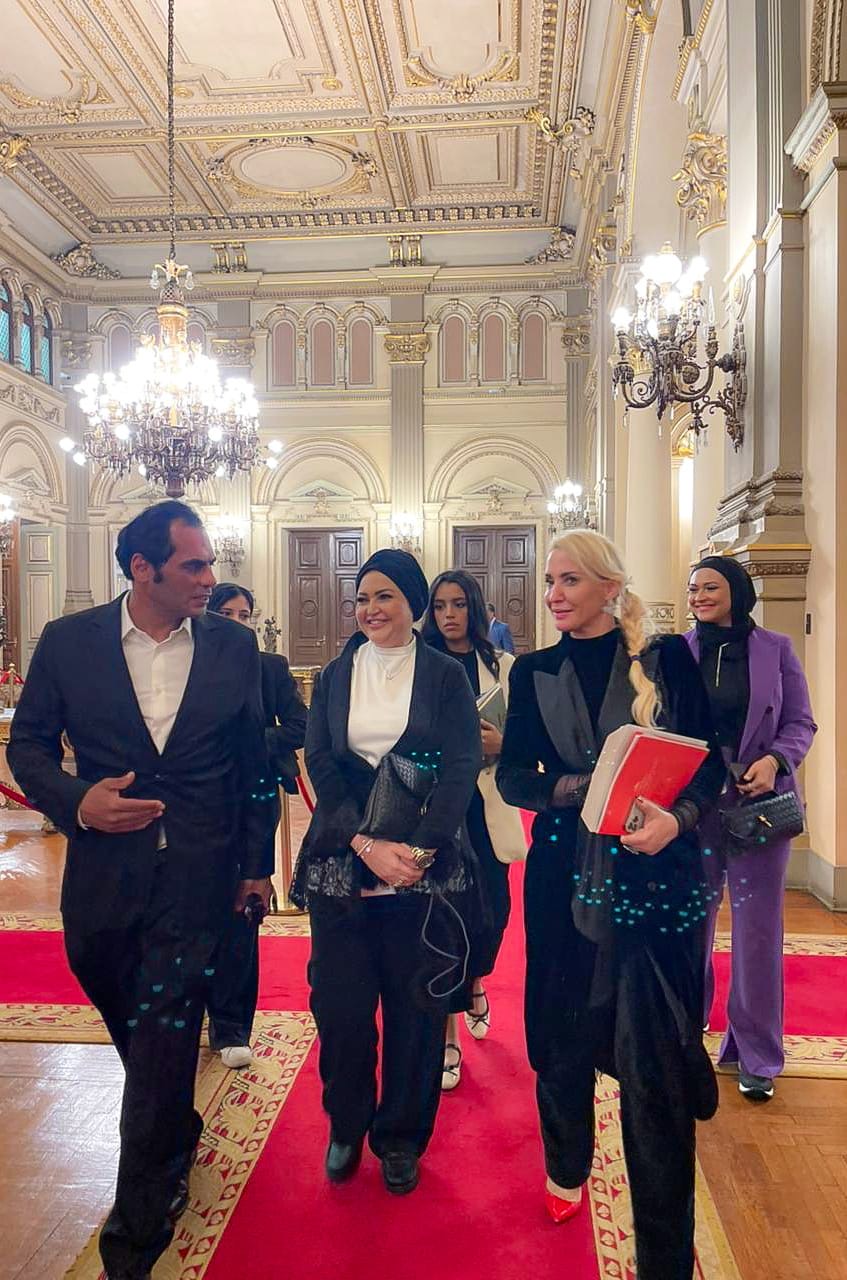 انور الكموني ورباب عبد العاطي خلال تفقد قصر عابدين 