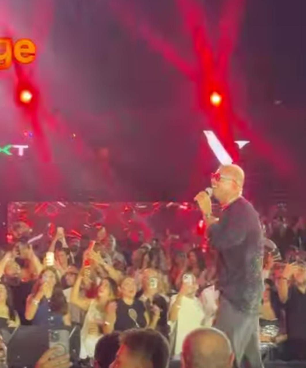 عمرو دياب يشعل حفله على هامش مهرجان الجونة السينمائي