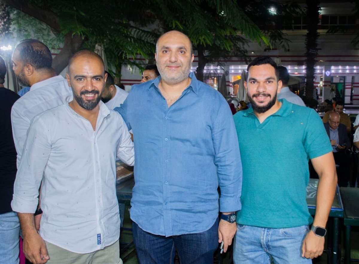 أعضاء نادي الزمالك يحتفلون بتعيين هاني العتال عضوا بمجلس الشيوخ