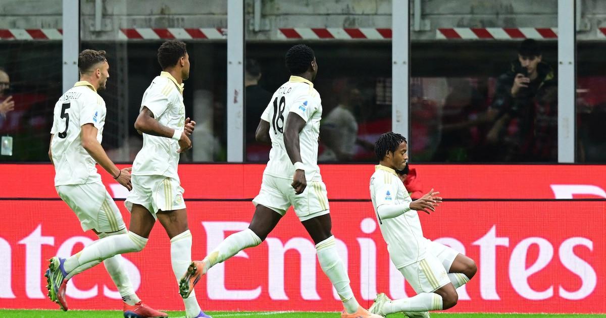 <strong>احتفال لاعبو بيزا بهدف خوان كوادرادو</strong>