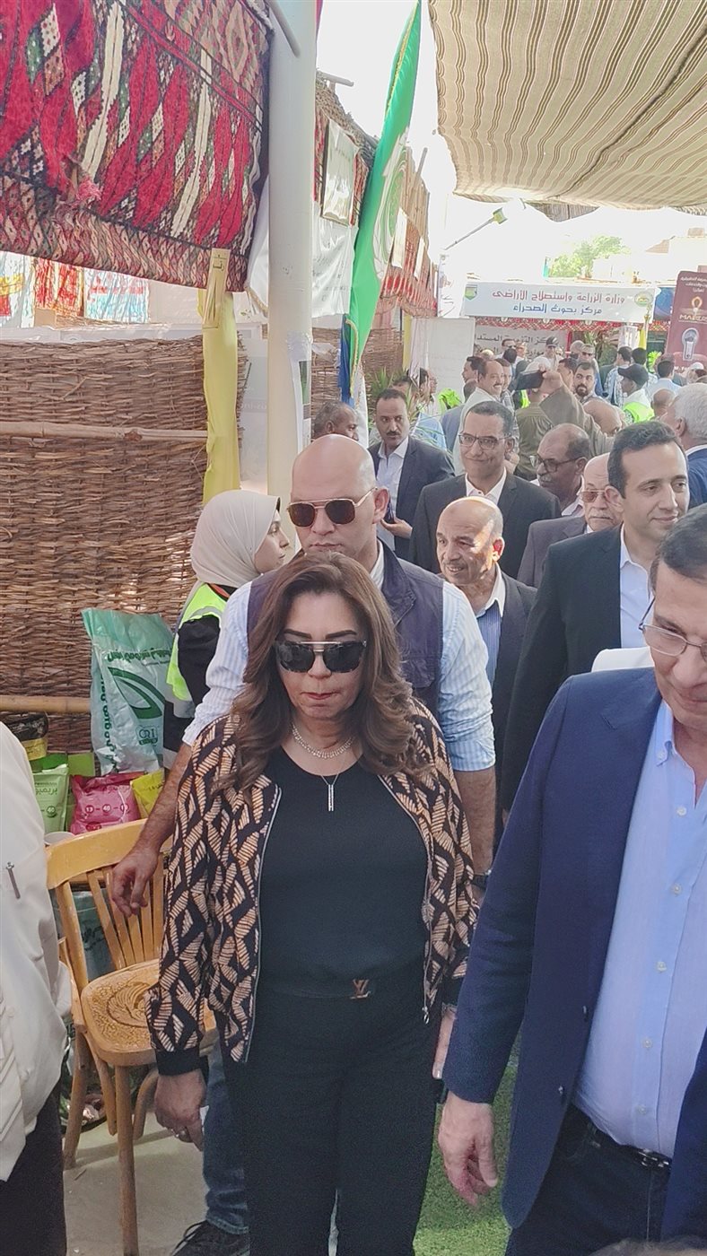 وزيري التنمية المحلية والزراعة يفتتحان معرض الوادي الجديد