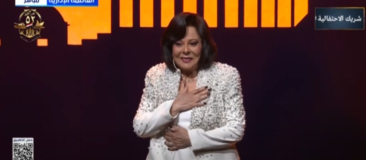 إسعاد يونس لـ الرئيس السيسي في احتفالية وطن السلام:  معلش مجبتش البيجاما الكستور المكوجي ضرب عليها متأسفة جدًا