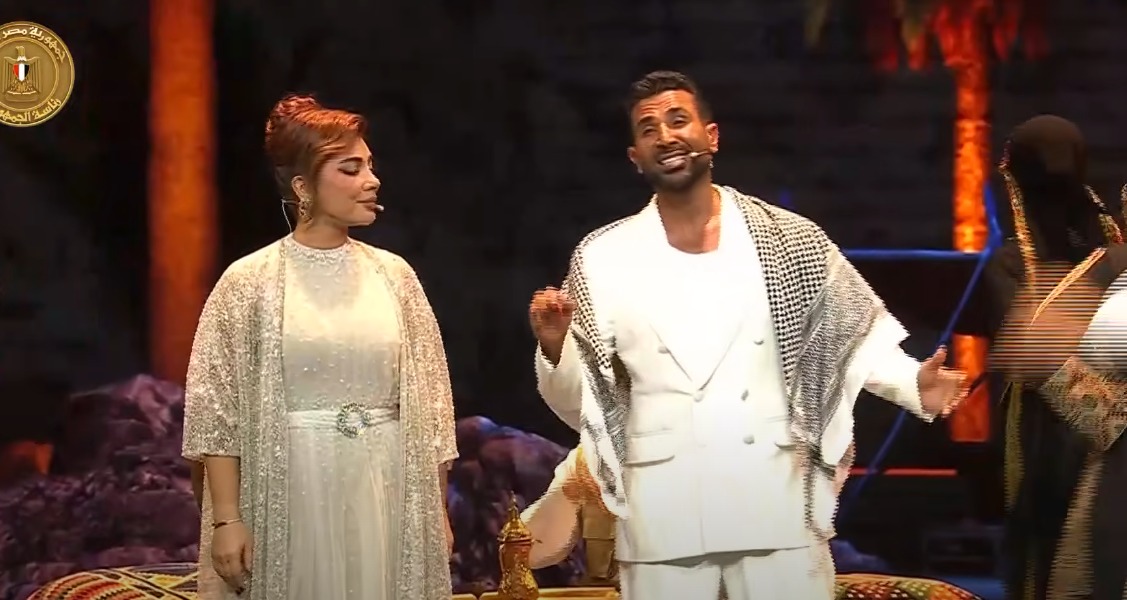 بالشال الفلسطيني والطريقة البدوية.. أحمد سعد وأصالة يشاركان في احتفالية وطن السلام