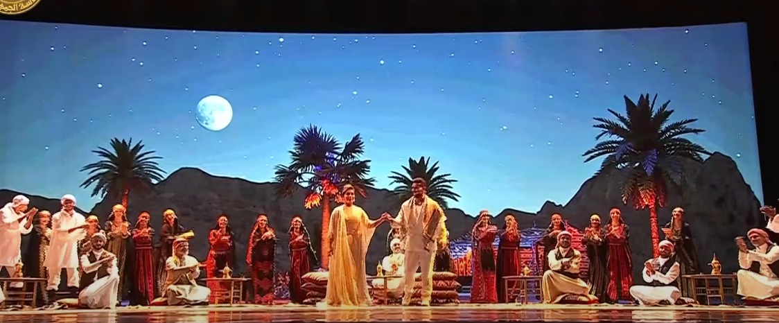 بالشال الفلسطيني والطريقة البدوية.. أحمد سعد وأصالة يشاركان في احتفالية وطن السلام