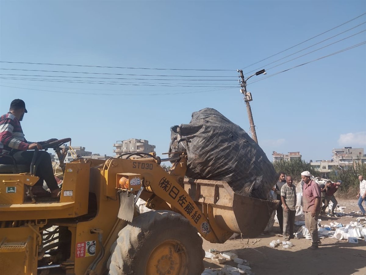 ضبط مخزن مخالف لتجميع النفايات الطبية والصلبة بمحلة دمنة بالدقهلية