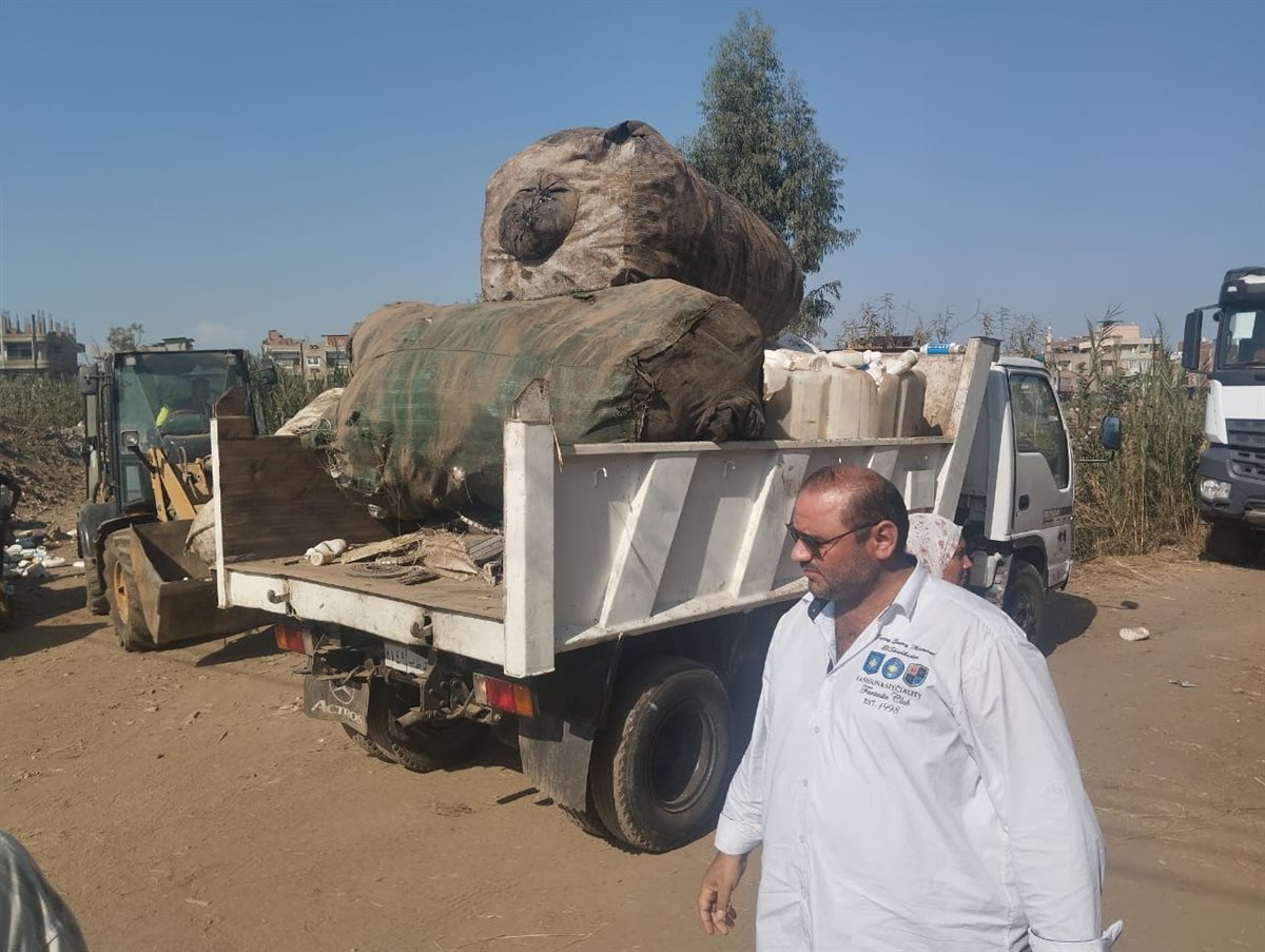 ضبط مخزن مخالف لتجميع النفايات الطبية والصلبة بمحلة دمنة بالدقهلية