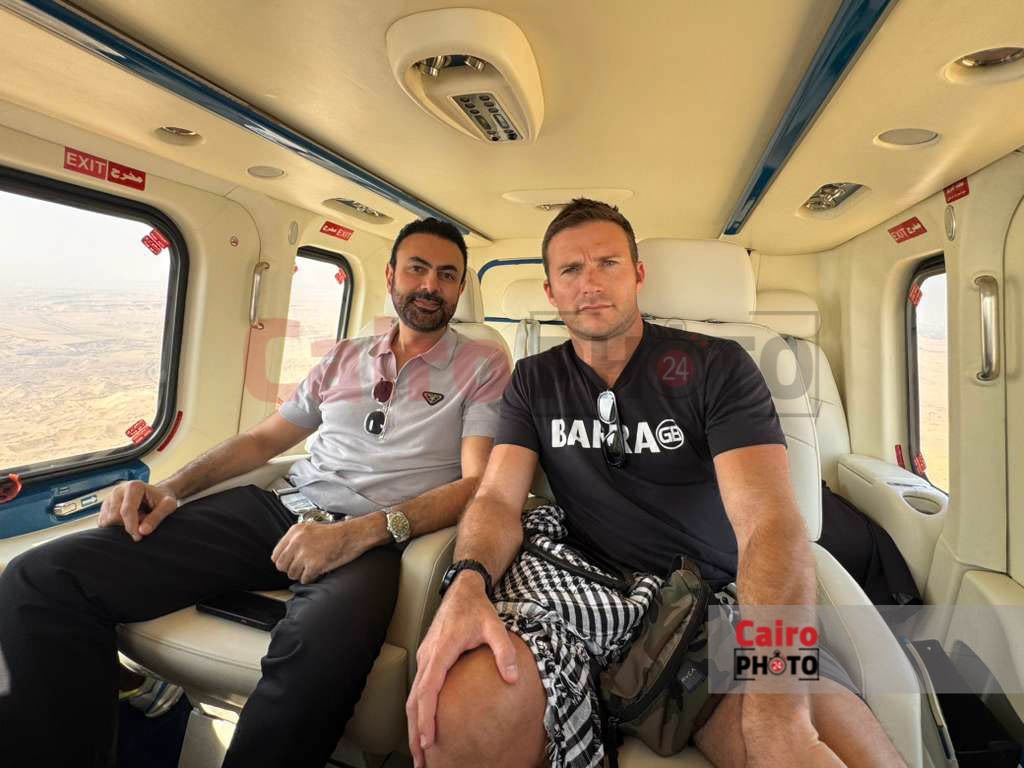 محمد كريم يصطحب نجل الفنان العالمي كلينت إيستوود في جولة خاصة بالأهرامات