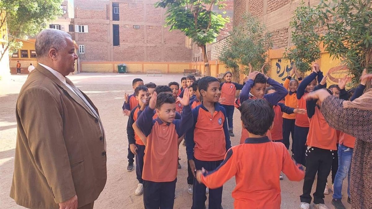 وكيل تعليم الأقصر يتابع البرنامج القومى لتنمية مهارات اللغة