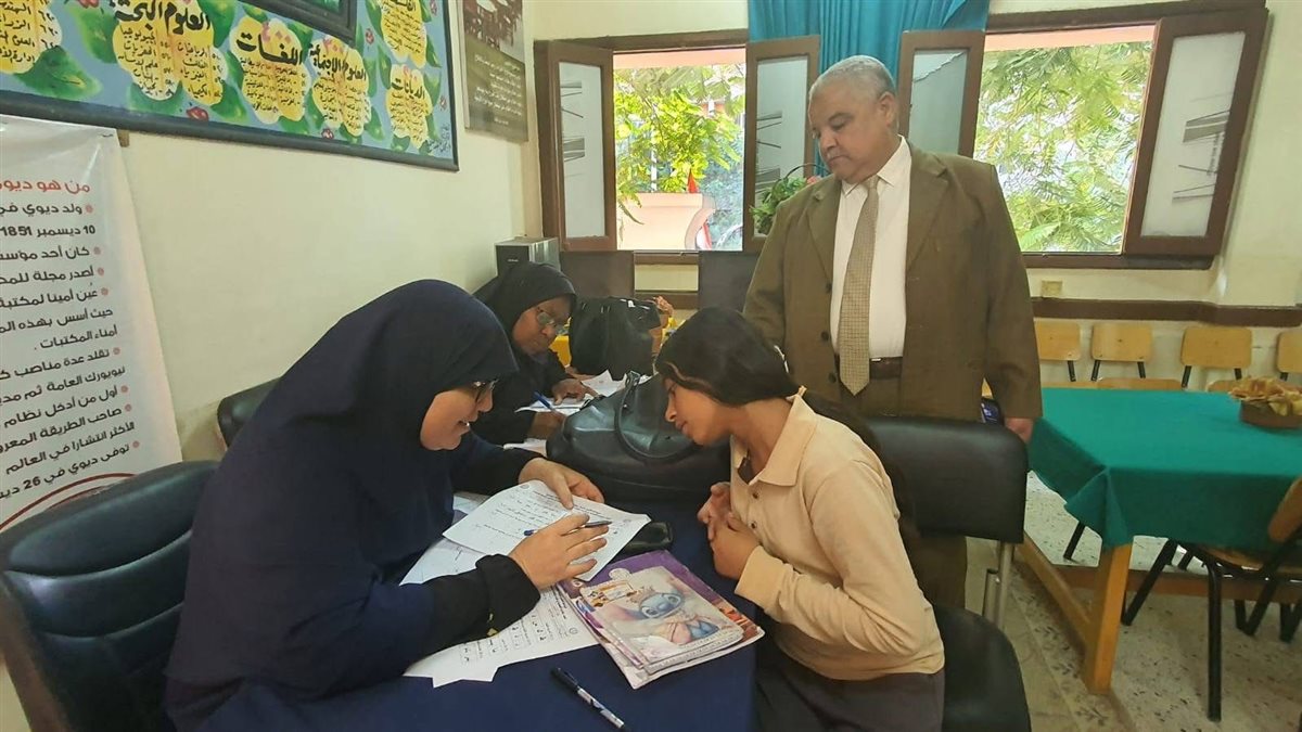 وكيل تعليم الأقصر يتابع البرنامج القومى لتنمية مهارات اللغة