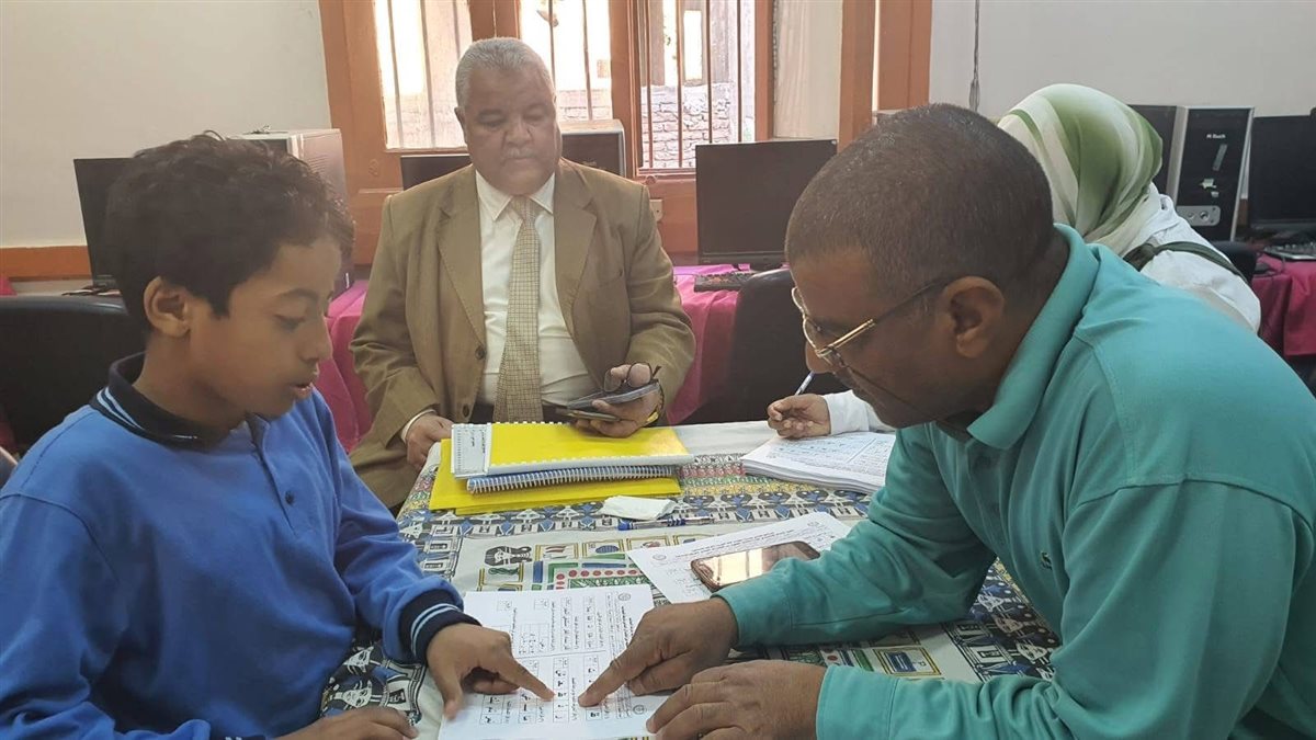 وكيل تعليم الأقصر يتابع البرنامج القومى لتنمية مهارات اللغة