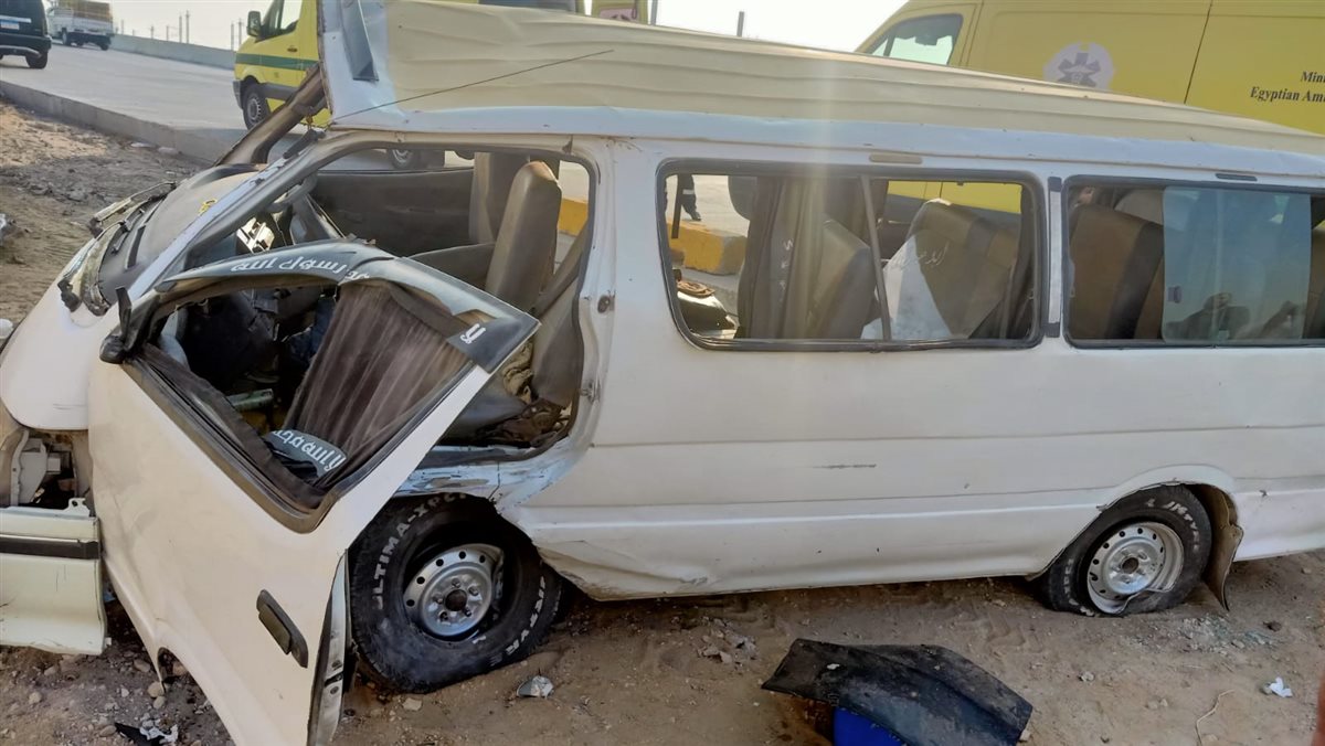 انقلاب ميكروباص أعلى الطريق الإقليمي اتجاه بدر