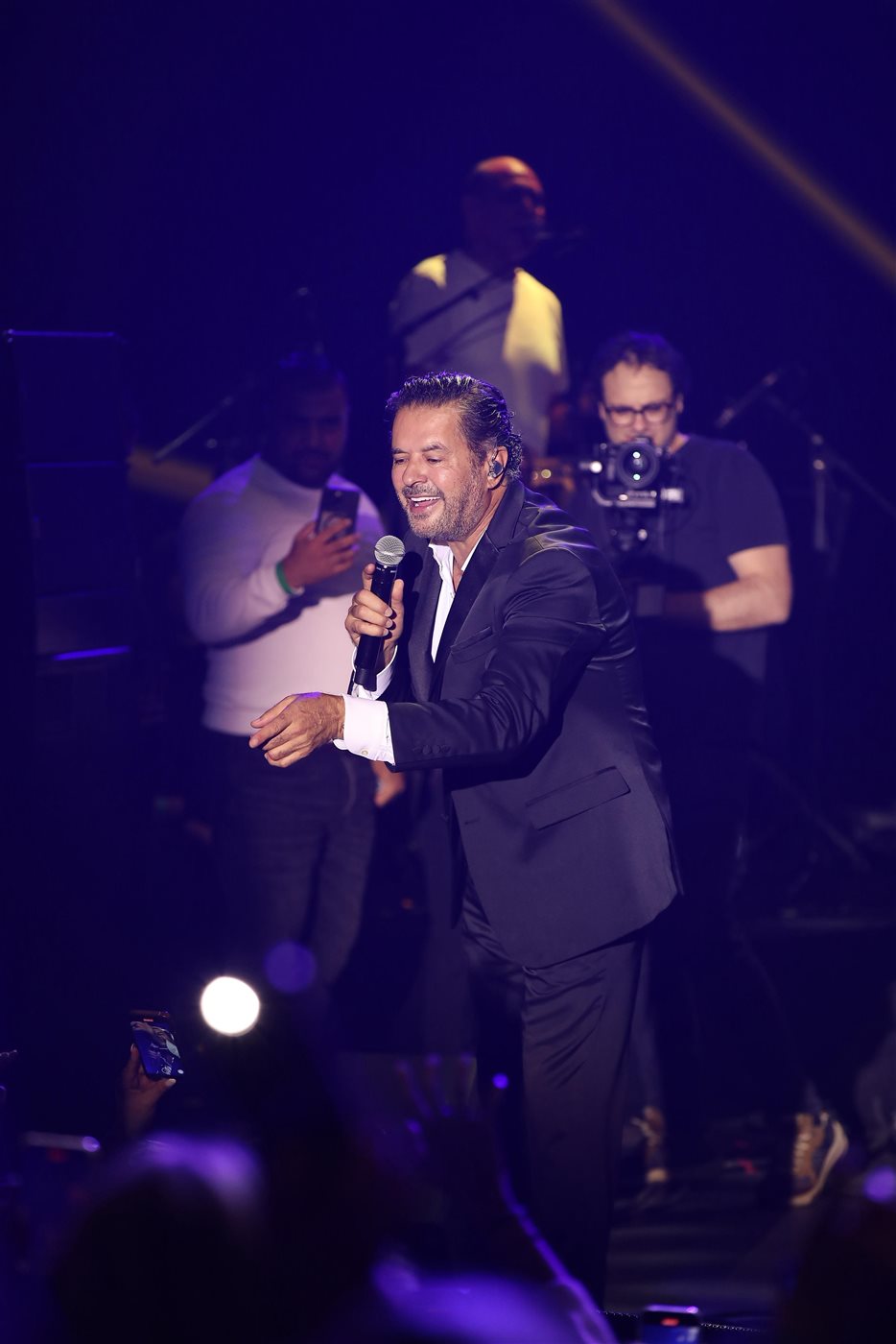 4500 شخص.. راغب علامة يرفع شعار كامل العدد في حفله الأخير بـ باريس