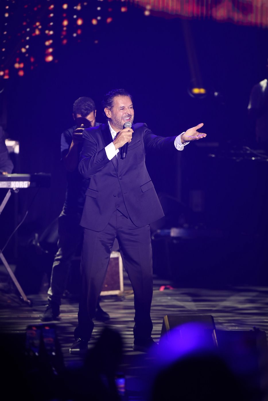 4500 شخص.. راغب علامة يرفع شعار كامل العدد في حفله الأخير بـ باريس