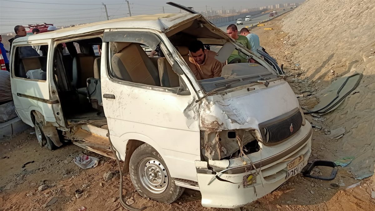 انقلاب ميكروباص أعلى الطريق الإقليمي اتجاه بدر