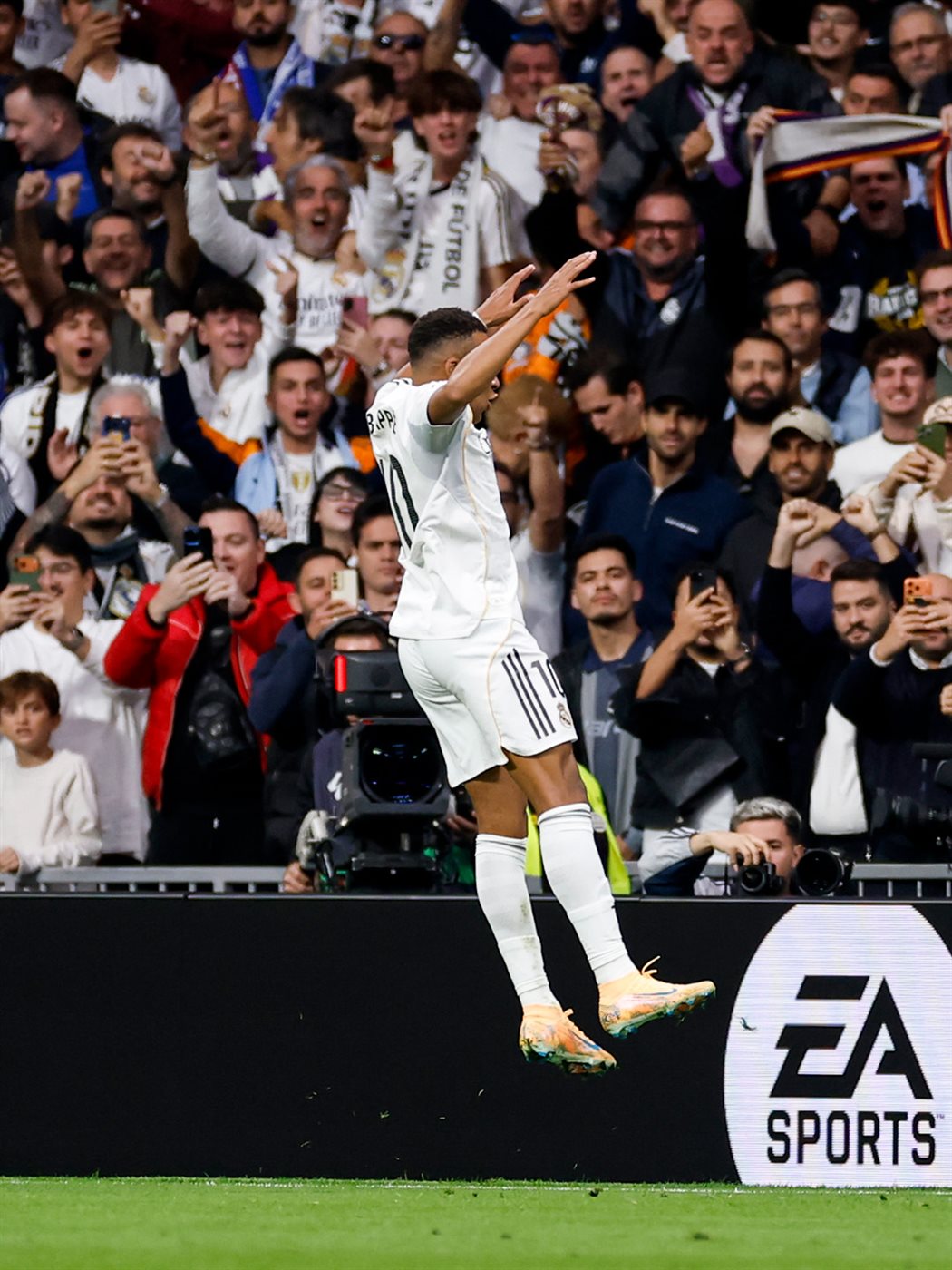 ريال مدريد يفوز على برشلونة بهدفين