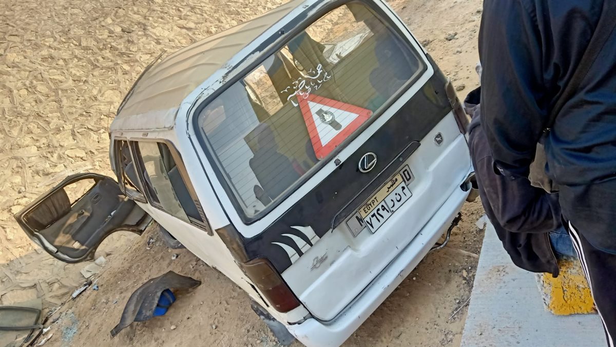 انقلاب ميكروباص أعلى الطريق الإقليمي اتجاه بدر