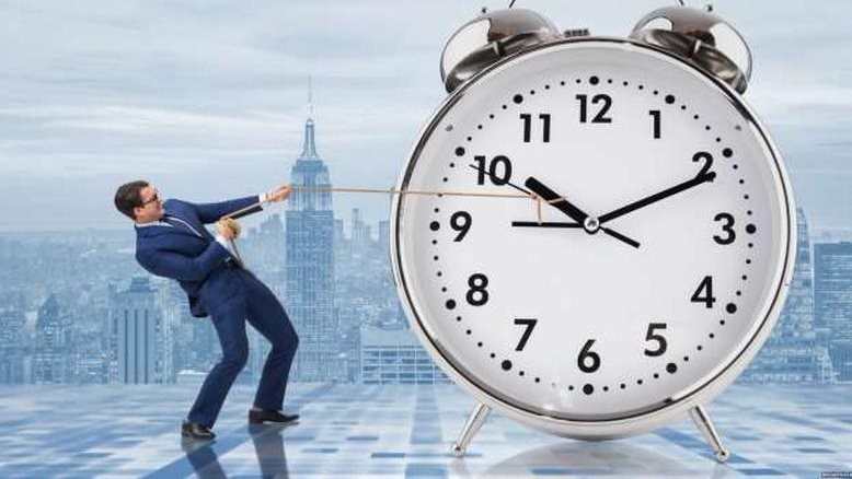 كيف يتم ضبط الساعة عند بدء التوقيت الشتوي؟