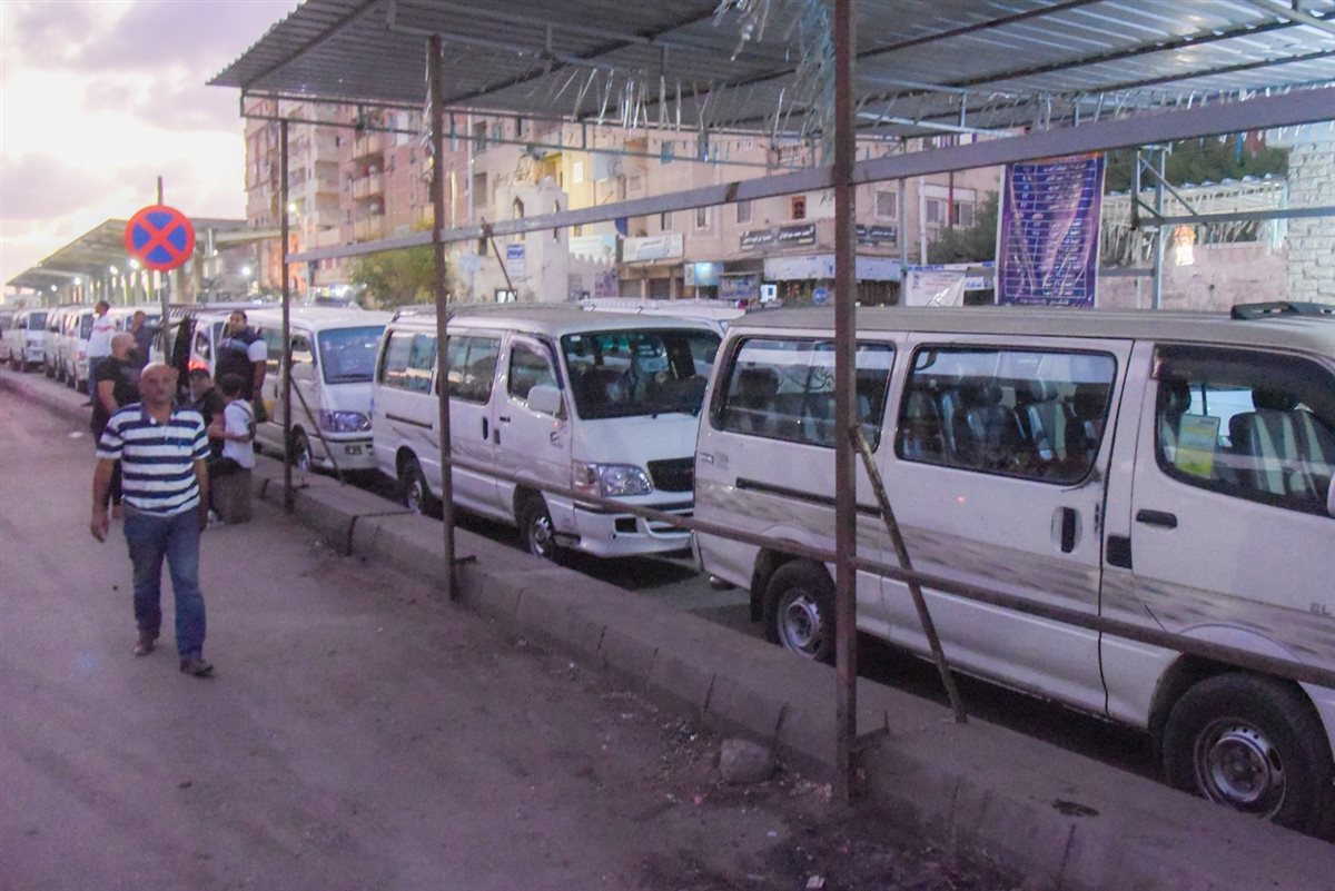 مواقف السيارات