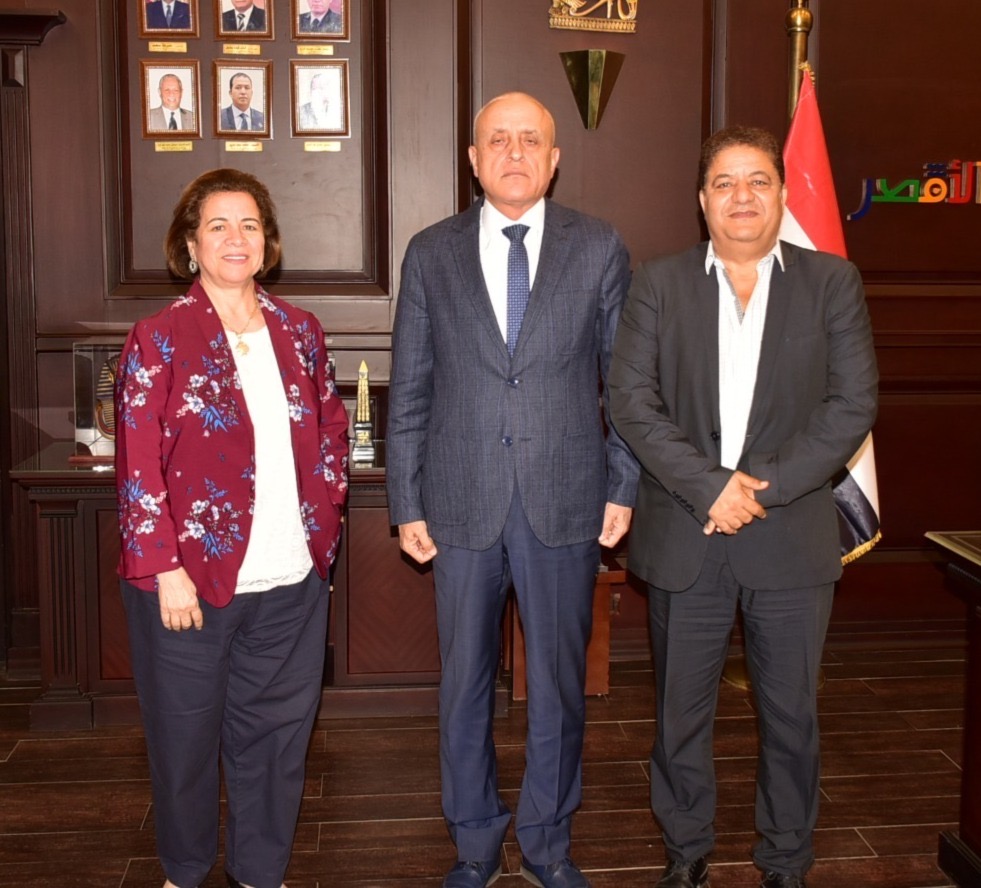 محافظ الأقصر يلتقي ادارةً مهرجان الأقصر للسينما الأفريقية 