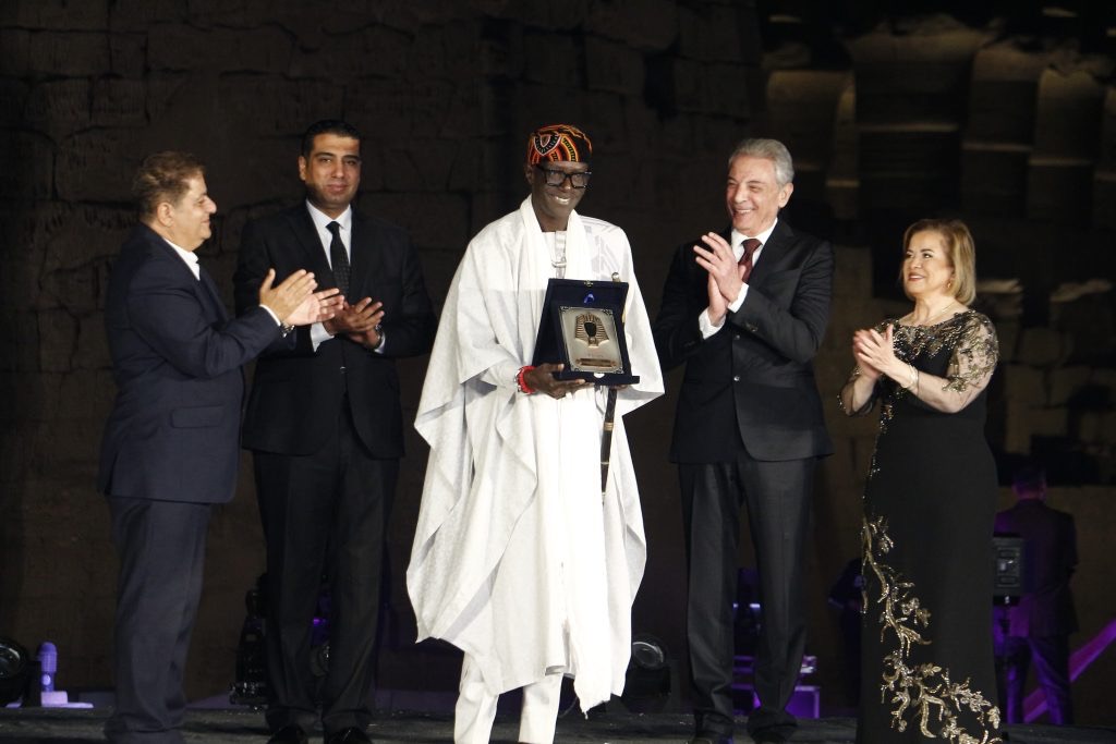 محافظ الأقصر يلتقي ادارةً مهرجان الأقصر للسينما الأفريقية 