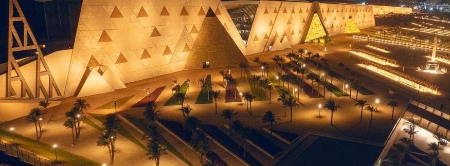 تجهيزات افتتاح المتحف المصري الكبير