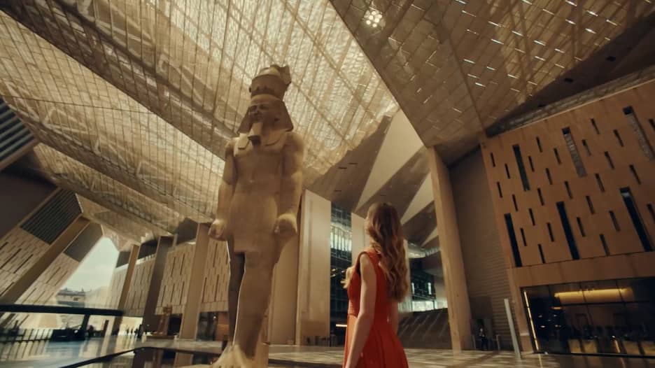 تمثال رمسيس.. مدخل بهو المتحف المصري الكبير 