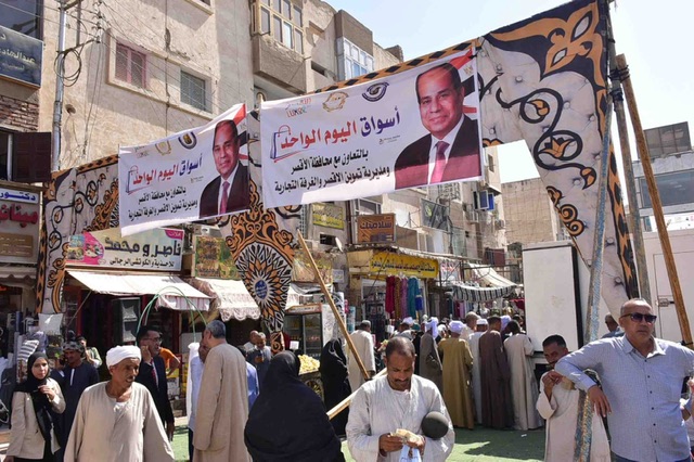 محافظ الأقصر يفتتح سوق اليوم الواحد بإسنا 