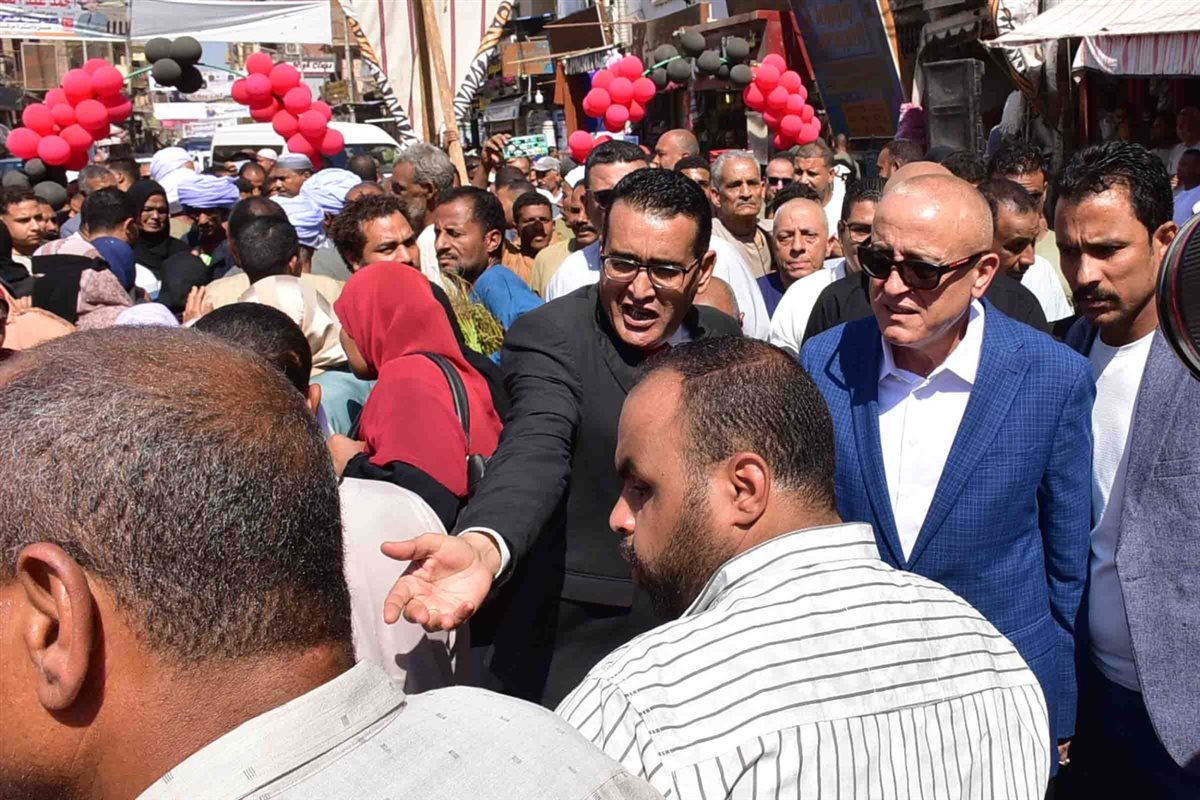محافظ الأقصر يفتتح سوق اليوم الواحد بإسنا 