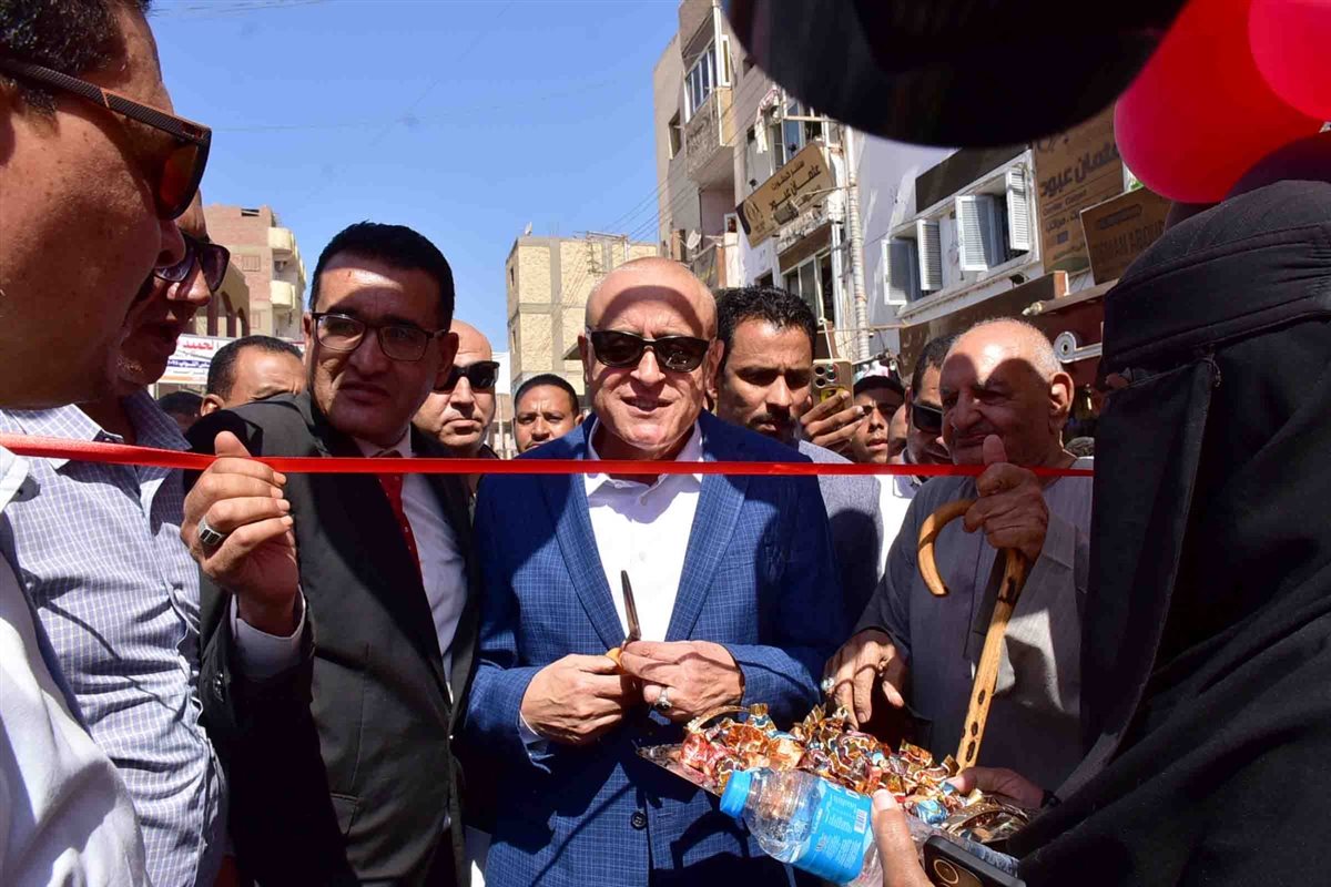 محافظ الأقصر يفتتح سوق اليوم الواحد بإسنا 