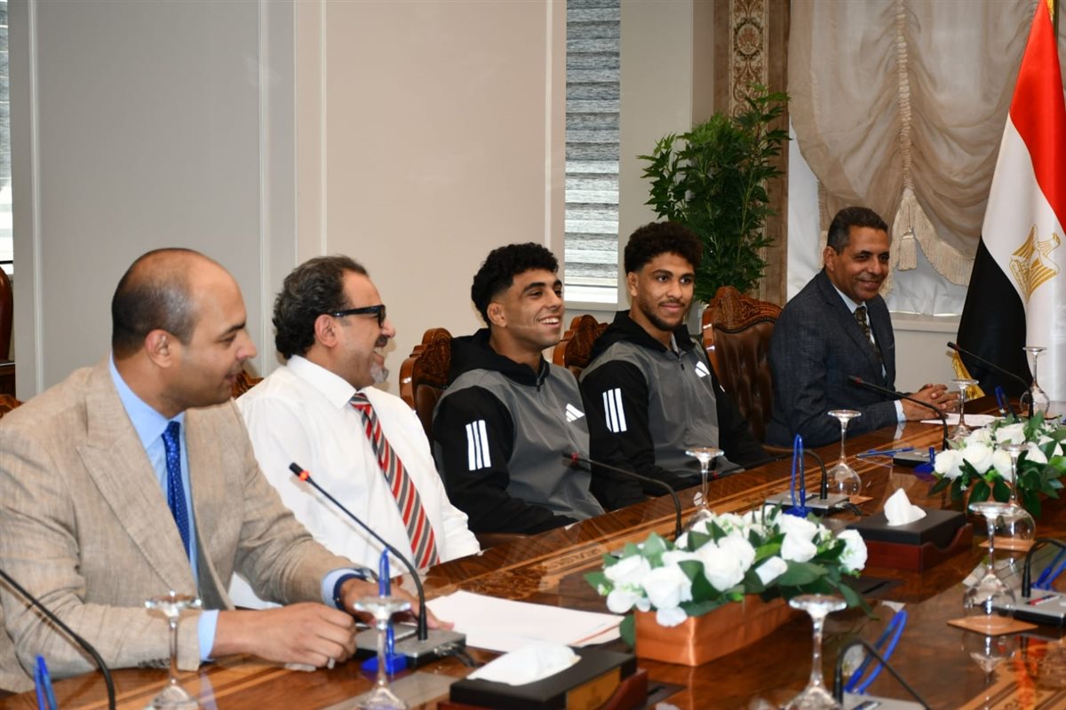 وزير الرياضة يكرم لاعبي المصارعة