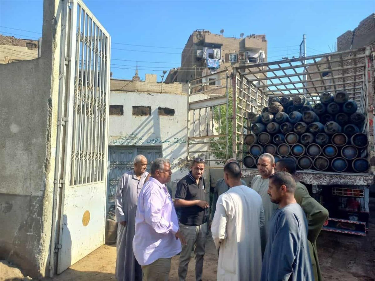 حملة مفاجئة على مستودعات أسطوانات الغاز في قنا