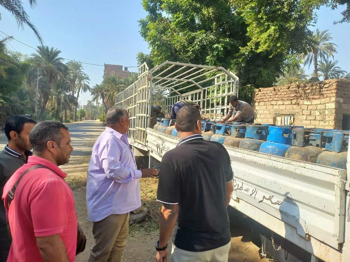 حملة مفاجئة على مستودعات أسطوانات الغاز في قنا