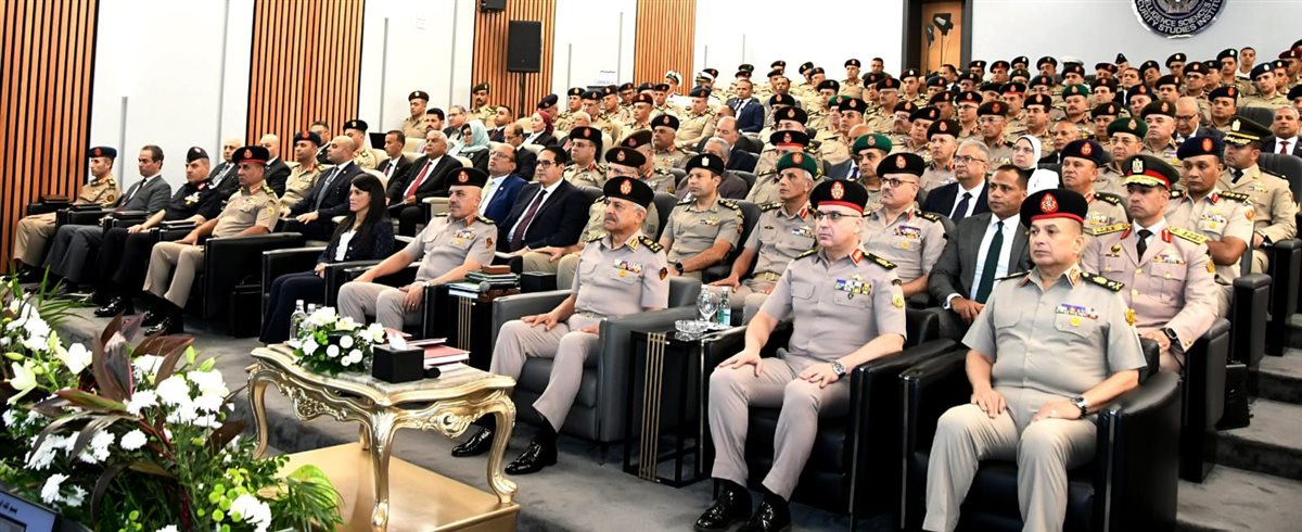 وزير الدفاع يشهد مناقشة&nbsp;البحث الرئيسى لمركز الدراسات الإستراتيجية للقوات المسلحة